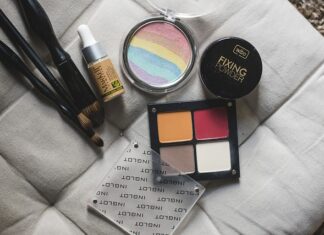 Co najpierw rozświetlacz czy puder? Co najpierw rozświetlacz czy puder?